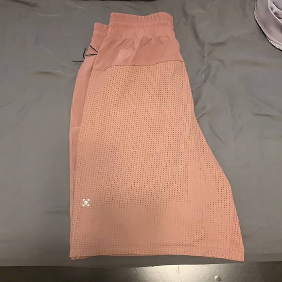 Lululemon men’s shorts with liner - Picture 3 of 6
